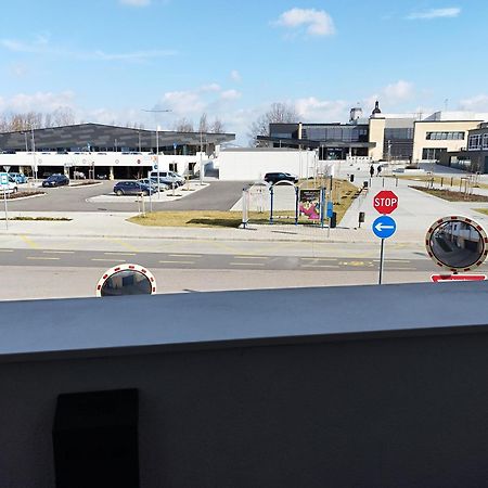 Hid19 Apartman Gyor Belvaros-Free Parking-Terrace Az Rq Vizi Elmenypark Es Gyogyfuerdonel Zewnętrze zdjęcie