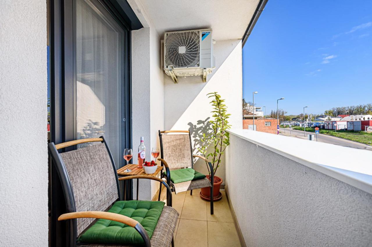 Hid19 Apartman Gyor Belvaros-Free Parking-Terrace Az Rq Vizi Elmenypark Es Gyogyfuerdonel Zewnętrze zdjęcie